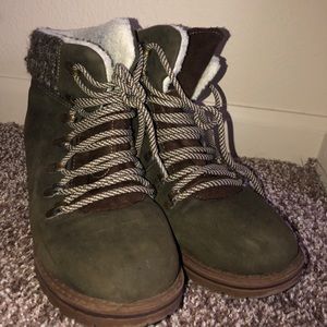 Winter boots only worn once
